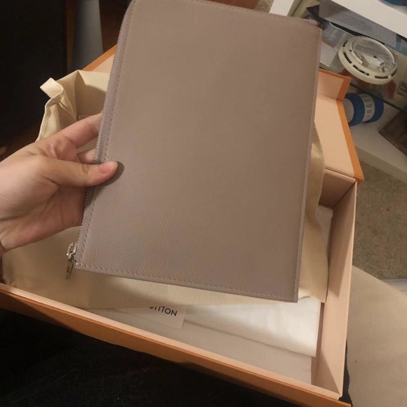 Authentic Louis Vuitton traveling wallet clutch - Picture 3 of 4
